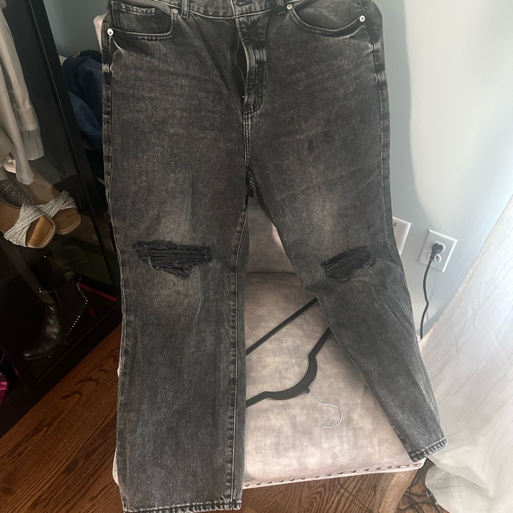 Women’s Black Distressed Jeans
